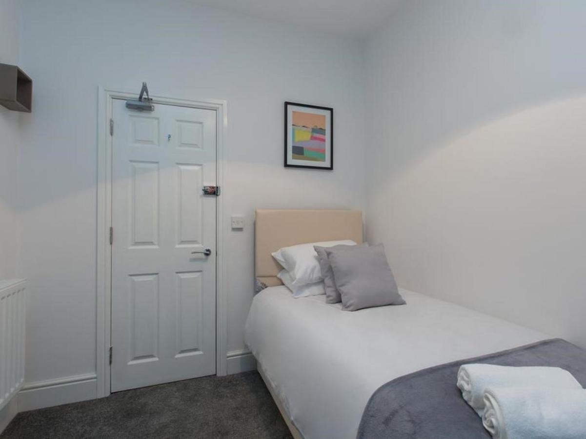 Townhouse @ 166 Ruskin Road Crewe Exterior photo