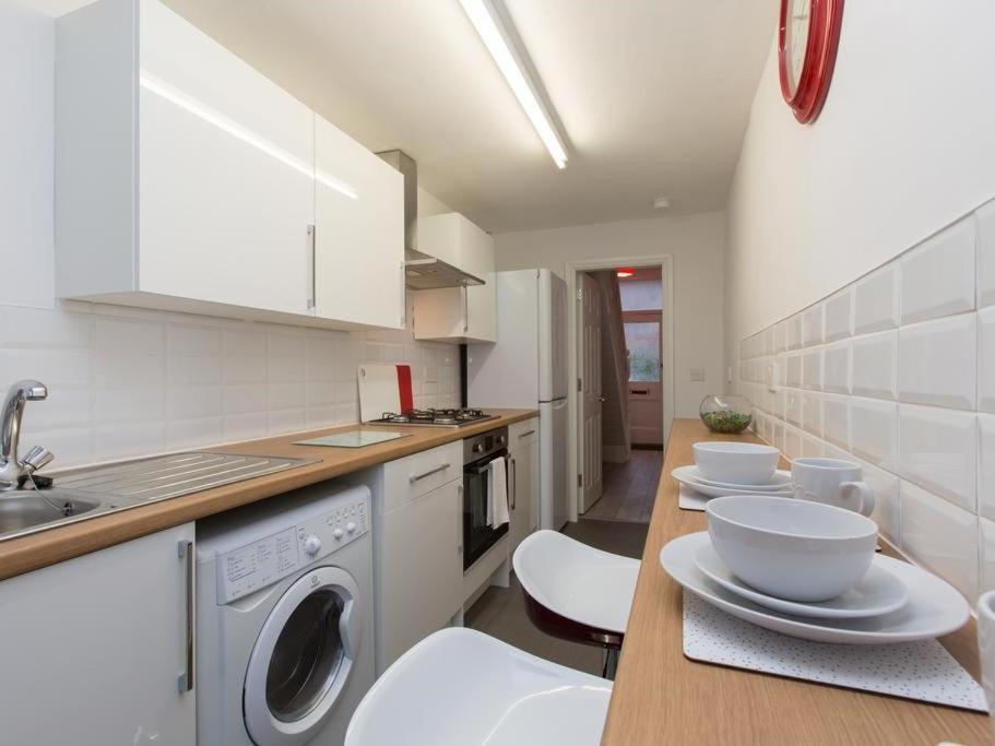 Townhouse @ 166 Ruskin Road Crewe Exterior photo